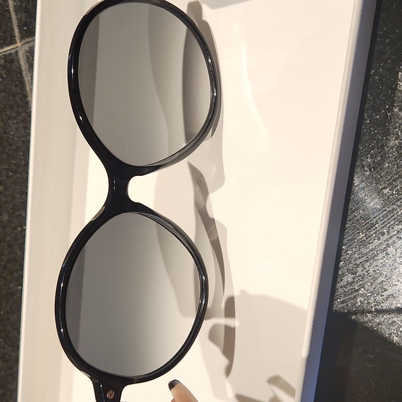 Victoria Beckham Sunglasses Black Round Designer Eyewear - Picture 3 of 8